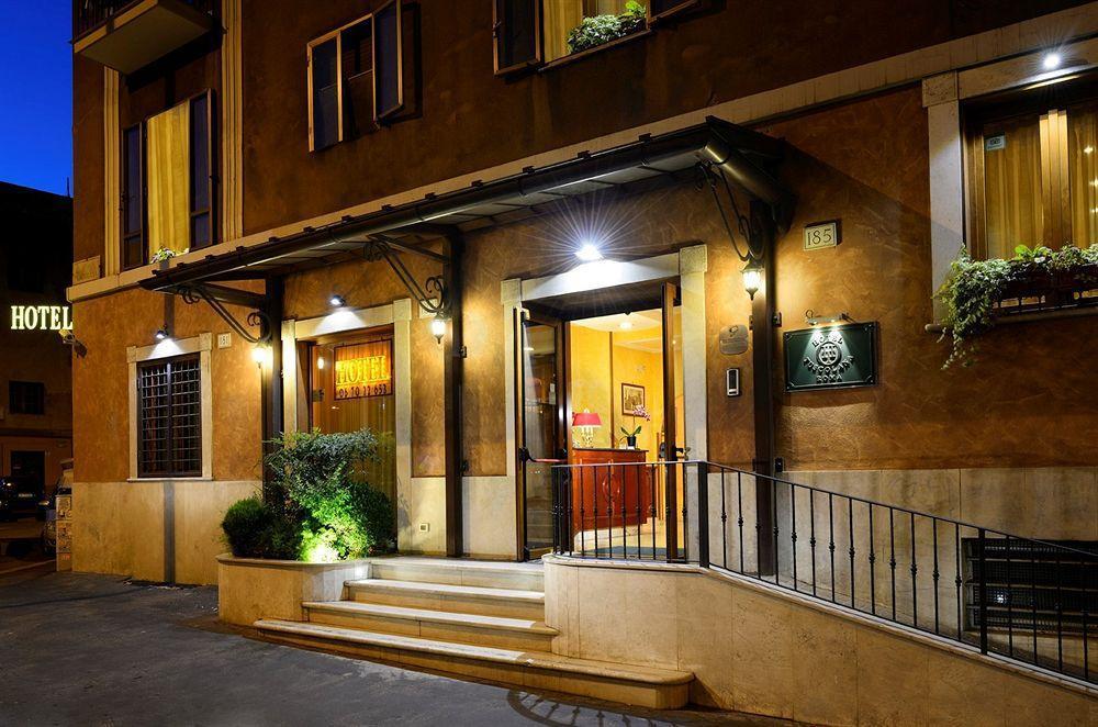 Hotel Tuscolana Рим Екстер'єр фото