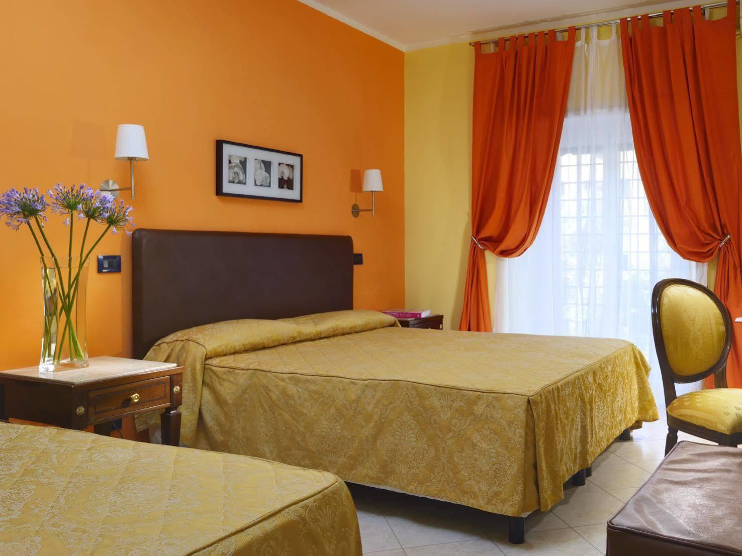 Hotel Tuscolana Рим Екстер'єр фото