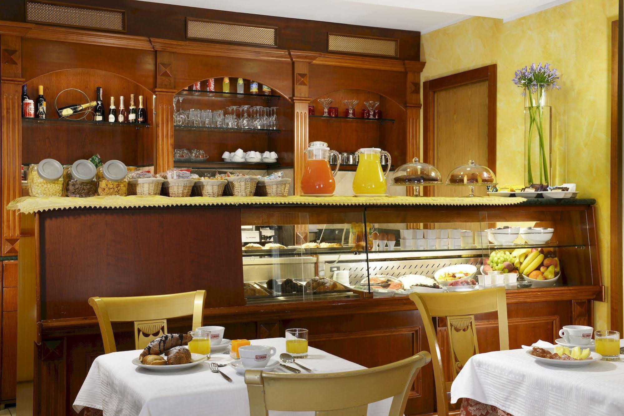 Hotel Tuscolana Рим Екстер'єр фото