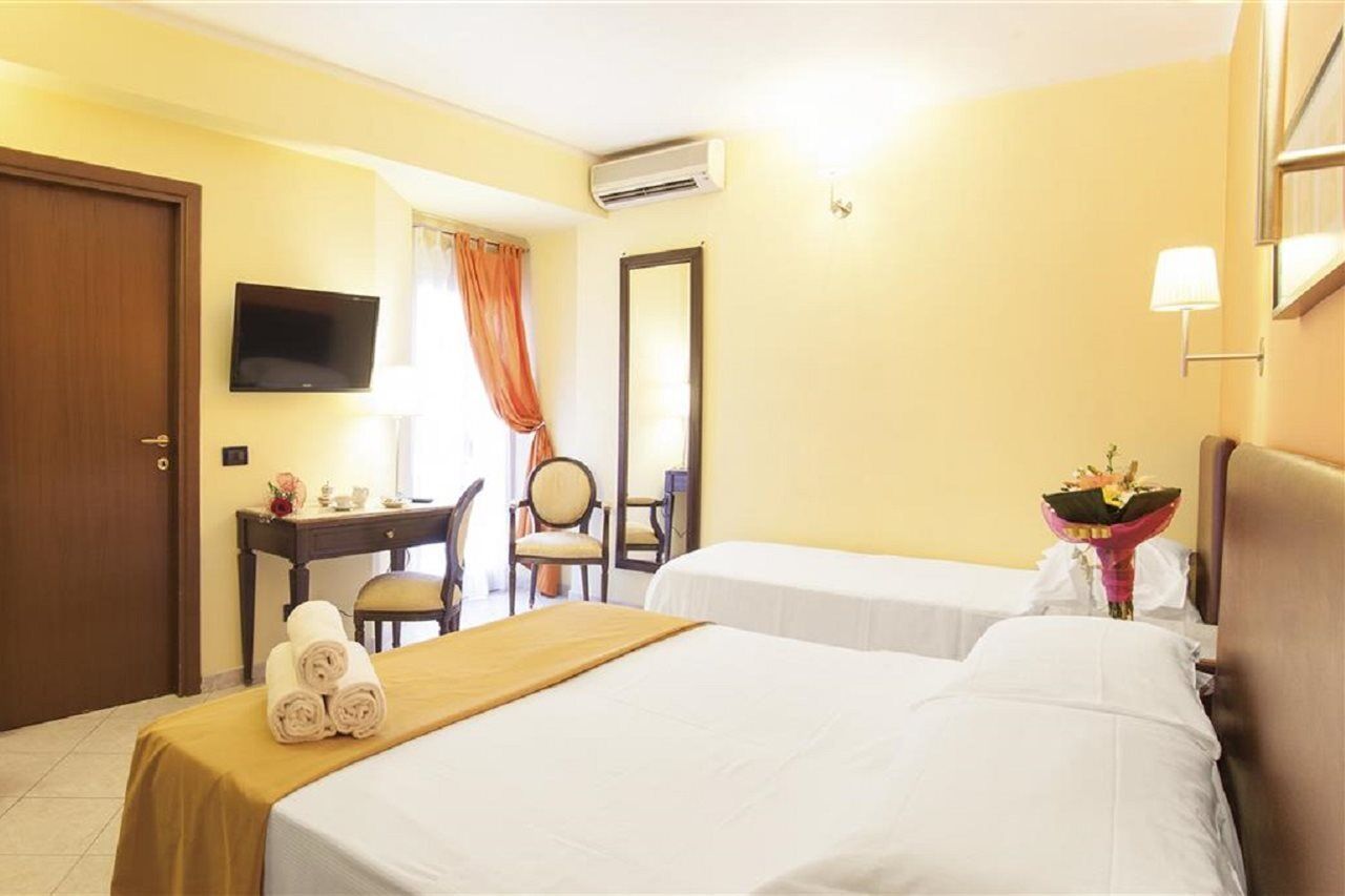 Hotel Tuscolana Рим Екстер'єр фото
